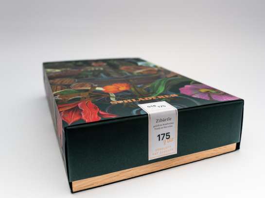 Rheinpack - Vollkarton Verpackungen - Verkaufsverpackungen - Promotionsverpackungen - Süsswarenverpackungen - Geschenkverpackungen - Wellkarton Verpackungen - Graukarton Verpackungen - Stulpdeckelschachel - Klappdeckelschachteln - Archivschachteln - Lagerschachteln - Faltschachteln - Gitterfachstege - Kantenschoner - Rillbox - Ritzbox - Überzogene Verpackungen - RheinDesign - Rohkartonage - Geschenkverpackungen B2B - CAD Verpackungsentwicklung - Beratung Kartonverpackung - Konzeption Kartonverpackung - Produktion Kartonverpackung - Prägedruck Kartonverpackung - Papira® - Papira® Hohlwand Verpackungen - Papira® Schieber Verpackungen - Papira® Eclipse - Papira® Mini Selection - Beutel Verpackung - Schokotafel Verpackung - Papira® LOVE - Rheinpack GmbH: Ihr Partner für Verpackungen aus Karton - von der Konzeption bis zur Realisierung! Rheinpack - Solid cardboard packaging - Sales packaging - Promotional packaging - Confectionery packaging - Gift packaging - Corrugated cardboard packaging - Grey cardboard packaging - Hinged lid boxes - Folding cartons - Archive boxes - Storage boxes - Folding boxes - Grid partition inserts - Edge protectors - Crease box - Score box - Coated packaging - RheinDesign - Raw cardboard packaging - B2B gift packaging - CAD packaging development - Cardboard packaging consultation - Cardboard packaging concept - Cardboard packaging production - Embossed printing cardboard packaging - Papira® - Papira® Hollow wall packaging - Papira® Slider packaging - Papira® Eclipse - Papira® Mini Selection - Bag packaging - Chocolate bar packaging - Papira® LOVE - Rheinpack GmbH: Your partner for cardboard packaging - from concept to realization!