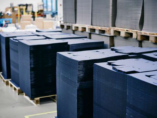 Rheinpack - Vollkarton Verpackungen - Verkaufsverpackungen - Promotionsverpackungen - Süsswarenverpackungen - Geschenkverpackungen - Wellkarton Verpackungen - Graukarton Verpackungen - Stulpdeckelschachel - Klappdeckelschachteln - Archivschachteln - Lagerschachteln - Faltschachteln - Gitterfachstege - Kantenschoner - Rillbox - Ritzbox - Überzogene Verpackungen - RheinDesign - Rohkartonage - Geschenkverpackungen B2B - CAD Verpackungsentwicklung - Beratung Kartonverpackung - Konzeption Kartonverpackung - Produktion Kartonverpackung - Prägedruck Kartonverpackung - Papira® - Papira® Hohlwand Verpackungen - Papira® Schieber Verpackungen - Papira® Eclipse - Papira® Mini Selection - Beutel Verpackung - Schokotafel Verpackung - Papira® LOVE - Rheinpack GmbH: Ihr Partner für Verpackungen aus Karton - von der Konzeption bis zur Realisierung! Rheinpack - Solid cardboard packaging - Sales packaging - Promotional packaging - Confectionery packaging - Gift packaging - Corrugated cardboard packaging - Grey cardboard packaging - Hinged lid boxes - Folding cartons - Archive boxes - Storage boxes - Folding boxes - Grid partition inserts - Edge protectors - Crease box - Score box - Coated packaging - RheinDesign - Raw cardboard packaging - B2B gift packaging - CAD packaging development - Cardboard packaging consultation - Cardboard packaging concept - Cardboard packaging production - Embossed printing cardboard packaging - Papira® - Papira® Hollow wall packaging - Papira® Slider packaging - Papira® Eclipse - Papira® Mini Selection - Bag packaging - Chocolate bar packaging - Papira® LOVE - Rheinpack GmbH: Your partner for cardboard packaging - from concept to realization!