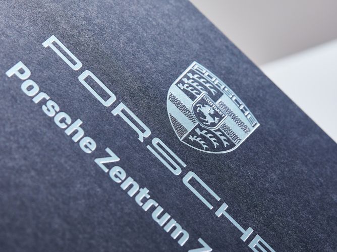 Rheinpack - Vollkarton Verpackungen - Verkaufsverpackungen - Promotionsverpackungen - Süsswarenverpackungen - Geschenkverpackungen - Wellkarton Verpackungen - Graukarton Verpackungen - Stulpdeckelschachel - Klappdeckelschachteln - Archivschachteln - Lagerschachteln - Faltschachteln - Gitterfachstege - Kantenschoner - Rillbox - Ritzbox - Überzogene Verpackungen - RheinDesign - Rohkartonage - Geschenkverpackungen B2B - CAD Verpackungsentwicklung - Beratung Kartonverpackung - Konzeption Kartonverpackung - Produktion Kartonverpackung - Prägedruck Kartonverpackung - Papira® - Papira® Hohlwand Verpackungen - Papira® Schieber Verpackungen - Papira® Eclipse - Papira® Mini Selection - Beutel Verpackung - Schokotafel Verpackung - Papira® LOVE - Rheinpack GmbH: Ihr Partner für Verpackungen aus Karton - von der Konzeption bis zur Realisierung! Rheinpack - Solid cardboard packaging - Sales packaging - Promotional packaging - Confectionery packaging - Gift packaging - Corrugated cardboard packaging - Grey cardboard packaging - Hinged lid boxes - Folding cartons - Archive boxes - Storage boxes - Folding boxes - Grid partition inserts - Edge protectors - Crease box - Score box - Coated packaging - RheinDesign - Raw cardboard packaging - B2B gift packaging - CAD packaging development - Cardboard packaging consultation - Cardboard packaging concept - Cardboard packaging production - Embossed printing cardboard packaging - Papira® - Papira® Hollow wall packaging - Papira® Slider packaging - Papira® Eclipse - Papira® Mini Selection - Bag packaging - Chocolate bar packaging - Papira® LOVE - Rheinpack GmbH: Your partner for cardboard packaging - from concept to realization!